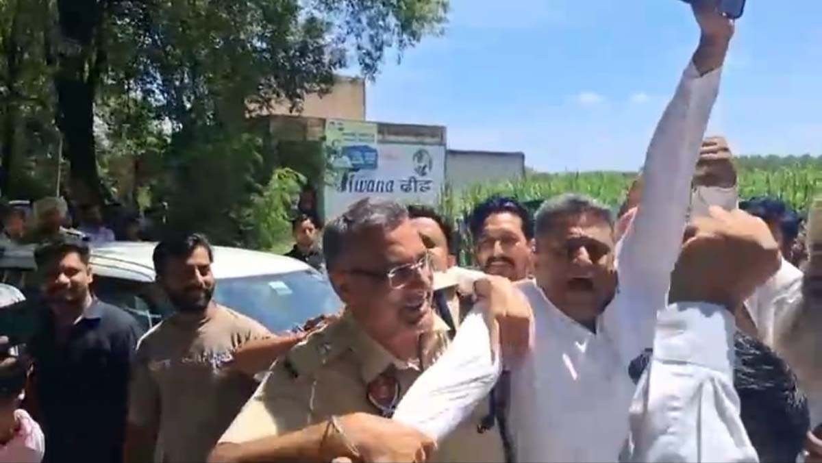 BJP District President Sanjeev Vashisht and BJP leaders who had reached Nagla village to set up a camp were picked up by the police;